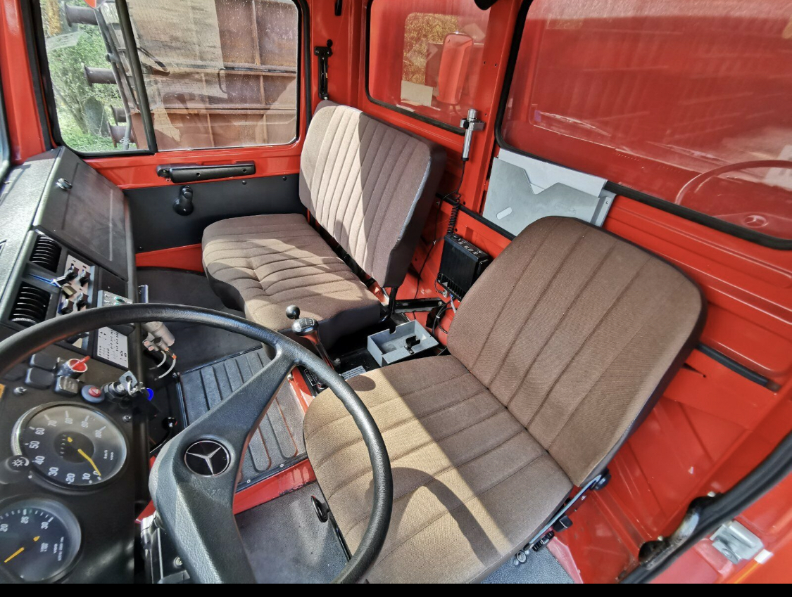 Mercedes Benz Unimog 4023 Off Road Vehicle Simple Interior 3D model -  TurboSquid 2076314